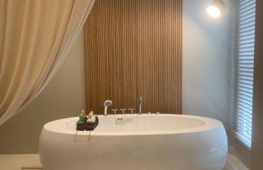 Khroma Luxury Suite 1 Beach front apartment - Photo 16