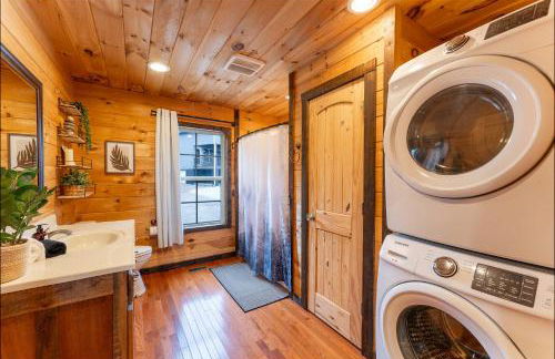 Big Time Hill Cabin with an indoor pool hot tub & great views - Foto 16