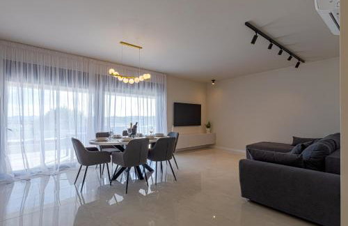 Panoramica apartment w balcony and swimming pool - Foto 10