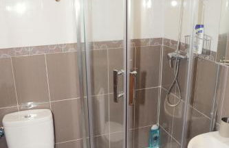 Quiet, Modern Apartment - Photo 22