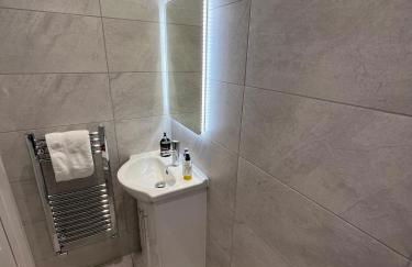 Aisiki Apartments at Stanhope Road, North Finchley, Airconditioned Multiple 2 or 3-Bedroom, Pet Friendly Duplex Flats, King or Twin Beds with Free WiFi - Foto 73