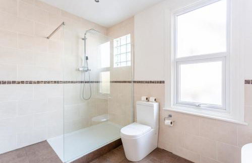 5 Bed Seaside Property with Garden , Parking and Games Room - Foto 51