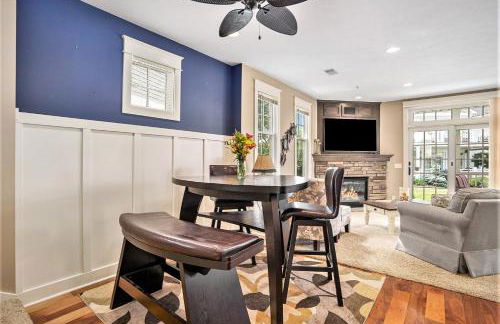 Lake front condo with pool access walking distance to downtown Saugatuck - Foto 12