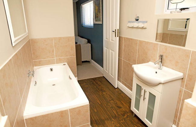 Seabreeze Luxury Two Bedroom Penthouse - Photo 26