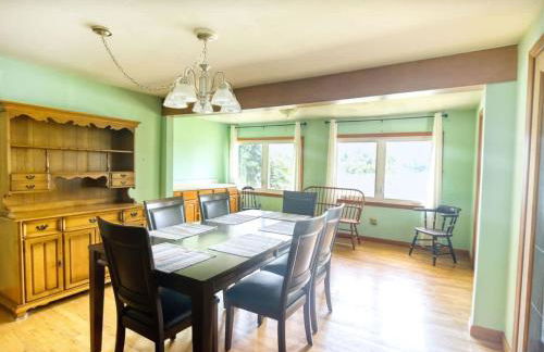 Boho Waterfront Getaway 5 Bedroom Retreat - Foto 3