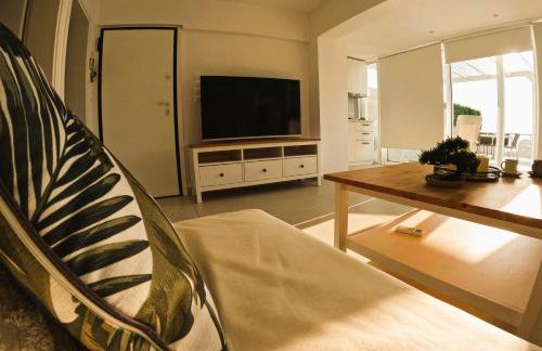 Stylish Rooftop Retreat with Hot Tub with Loutraki Beach - Foto 2