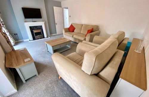 Your Leominster Base - 3BR Home with Garden & Parking - Foto 39