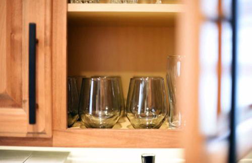 HostWise Stays - The Larryville - Amazing Bathroom, Perfect Location, Custom Build - Foto 36