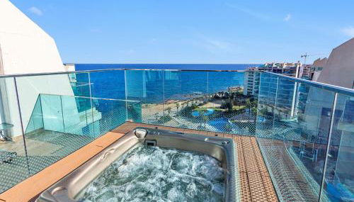 Luxury Penthouse with a Private Jacuzzi! - Foto 2