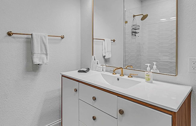 The Mod Poppy Large Home 10 Minutes From it all - Foto 49