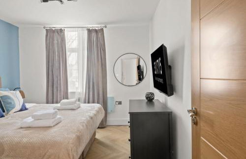 Stylish Flat I Sleeps 6 I With Parking - Photo 6