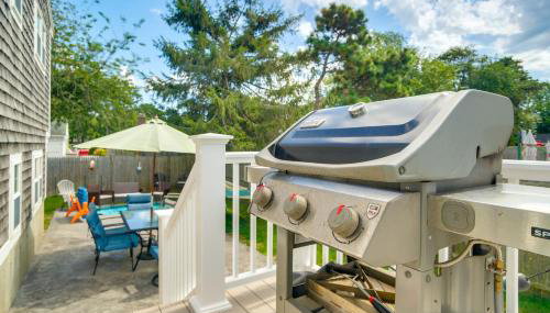 Walk to Haigis Beach Cape Cod Retreat with Deck! - Foto 2