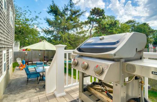 Walk to Haigis Beach Cape Cod Retreat with Deck! - Foto 2