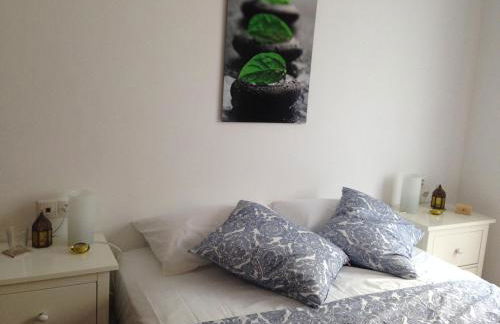 Quiet, Modern Apartment - Photo 10