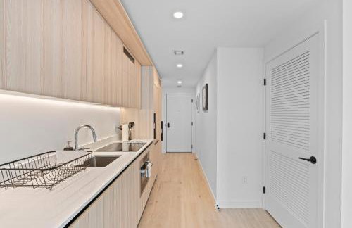 Prime Location Condo at District 225 Downtown - Foto 15