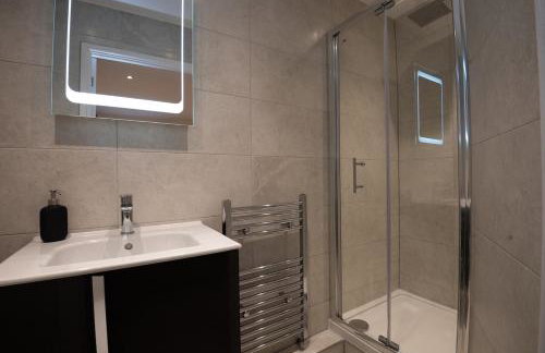 Entire modern 2 Bedroom 2 bathroom Flat in Pinner - Foto 17