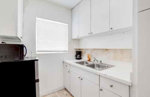 Stylish Ocean Dr Apt w/ 2 Queen Beds, Across Beach - Foto 2