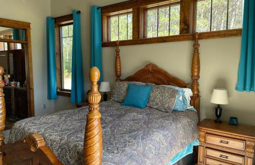 Woodsy and Private- Dream House on a 7 Acre Pond - Foto 12