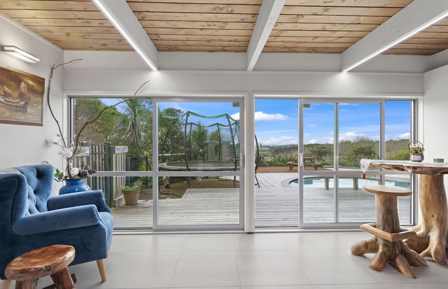 Hilltop Country Retreat with Seaviews - Foto 43