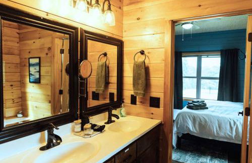Luxe Lodge Escape - Hot Tub-Outdoor Movies-Game Room-Fire Pit - Foto 51