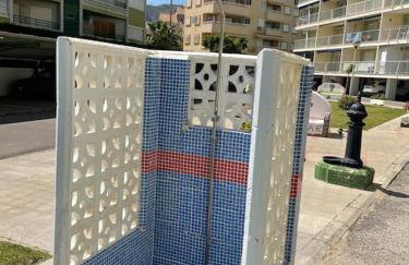 Primera línea y con piscina - Foto 21