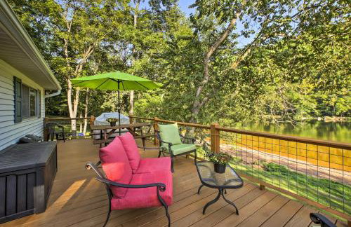 Cozy Waterfront Cottage with Deck on White River! - Foto 15