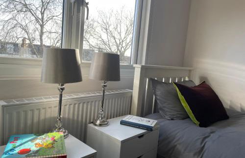 Beautiful 4B.2Ba House + office - Foto 17