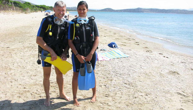 Diving lesson on the beach