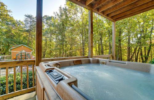 Family Getaway Georgia Cabin with Outdoor Hot Tub - Foto 3