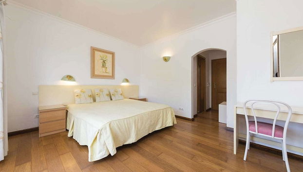 Beautiful Villa Located Less Than Five Minutes Walk From the Old Village - Foto 5, Servicio de la habitación