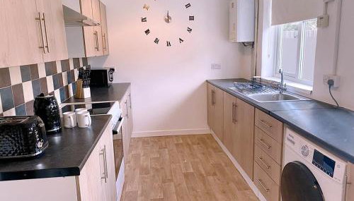 Relaxing 4BR Home - Free WiFi -Ideal for Contractors - Foto 4, stove, toaster