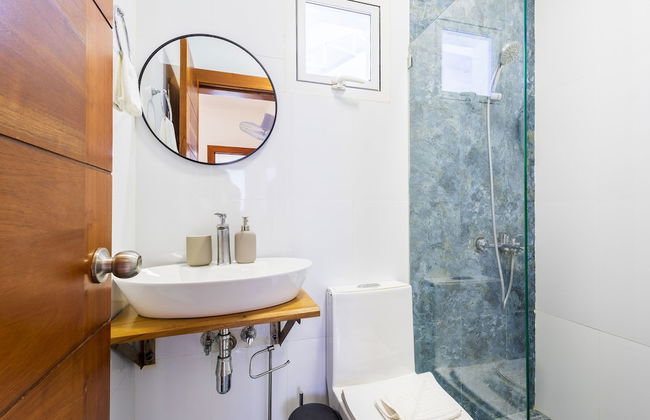 Relaxing 3-bedroom Villa With Pool Rooftop Jacuzzi in a Secluded Setting - Foto 56