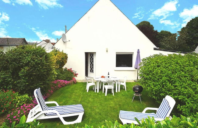 Nice Holiday Home Near the Beach, Hillion - Photo 1