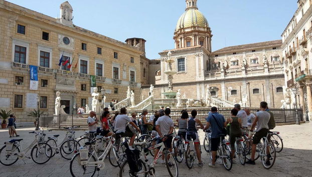 Cycling through Piazza Pretoria