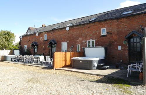 The Shakespeare Lodge - Sleeps up to 12 - 2 HOT TUBS - Foto 1