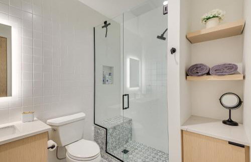 Luxe Schweitzer Condo with Hot Tub Ski-InandSki-Out! - Foto 13