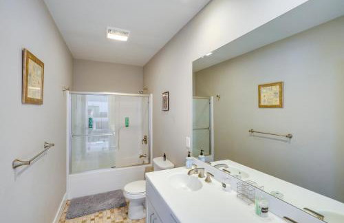 6 Mi to Tanglewood! High-End Lee Apartment - Foto 16