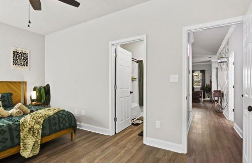 13 mins to Downtown & Stadium - Game Room - Game Day - Foto 44