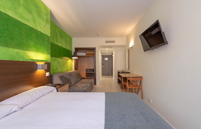 Apartamentos Recoletos - Photo 3