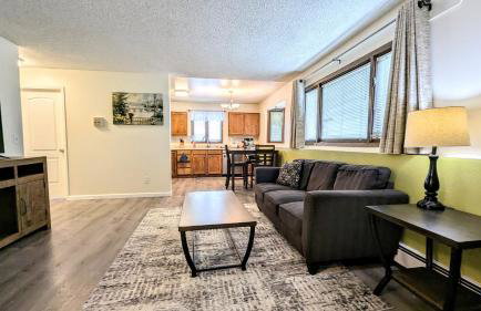 Spacious Downtown 2-bdrm Apartment - Photo 23