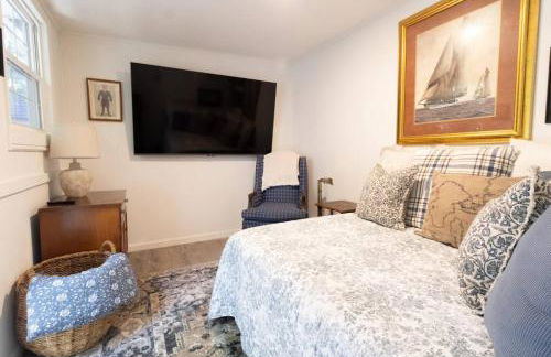 NEW Hugh St Hideaway with Pool - Photo 25