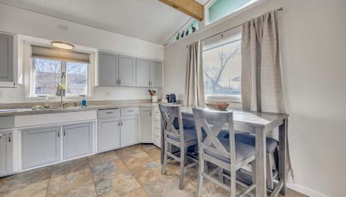 4 Mi to Riverwalk and CSU Pueblo! Home with Sunroom - Foto 2