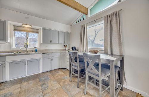 4 Mi to Riverwalk and CSU Pueblo! Home with Sunroom - Foto 2