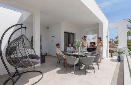 VACATION MARBELLA I Villa Marbesa White Pearl, Two Private Pools, 3min walk to the Beach, Fastest WiFi, Built in 2024 - Foto 6