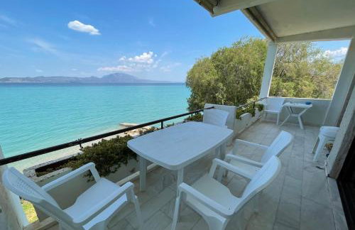 Stunning Beachfront Apartment Strátos - Foto 24