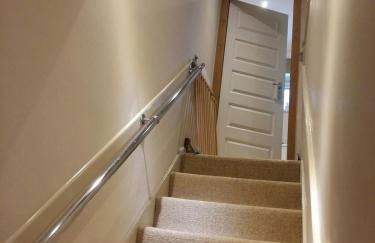 The Holbein Three bedroom home near tilgate park private parking and garden - Foto 2