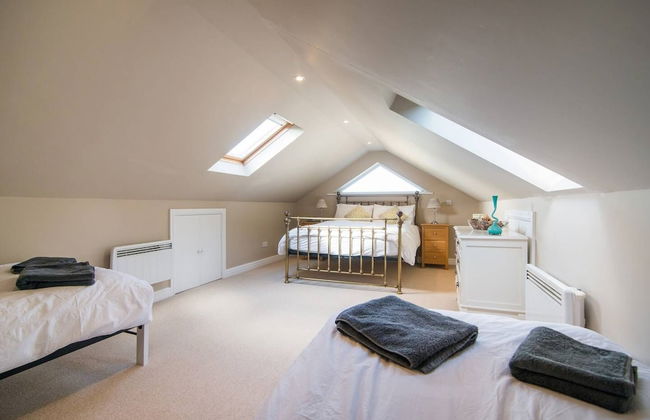 Super Spacious Barn Conversion With Free Wifi, Netflix Fireplace - Photo 7