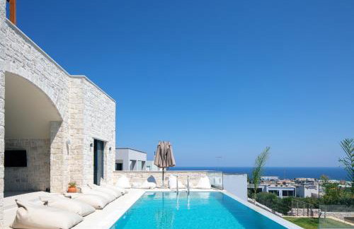 Sorin Villa, boasting Pool & Heated Whirlpool, By ThinkVilla - Foto 1