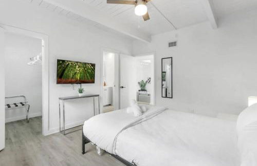 Oakland Oasis 4BDHeated PoolSpa5min to beach - Photo 24