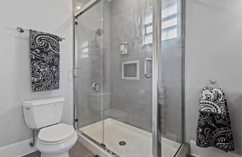 4 Bedroom 3 Story Townhouse with Free Parking - Foto 11